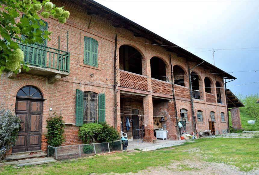 casa indipendente in vendita a Sale delle Langhe