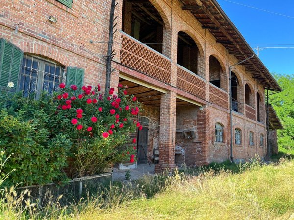 casa indipendente in vendita a Sale delle Langhe