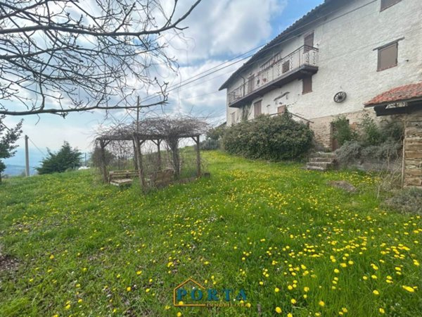 casa indipendente in vendita a Sale San Giovanni