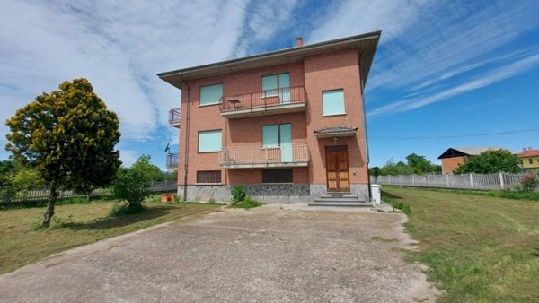 casa indipendente in vendita a Salmour