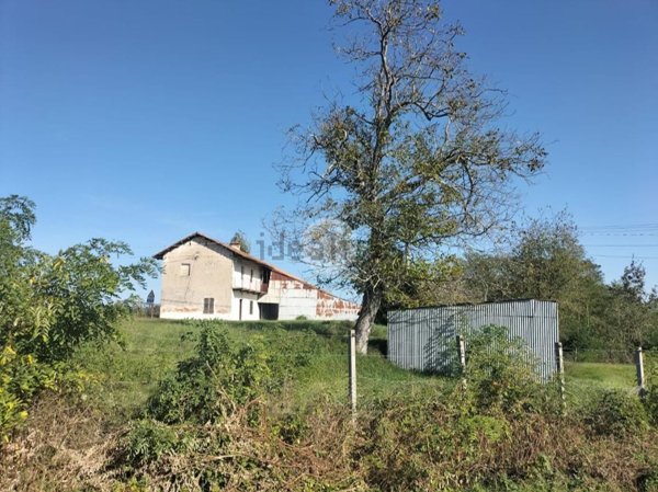 casa indipendente in vendita a Salmour