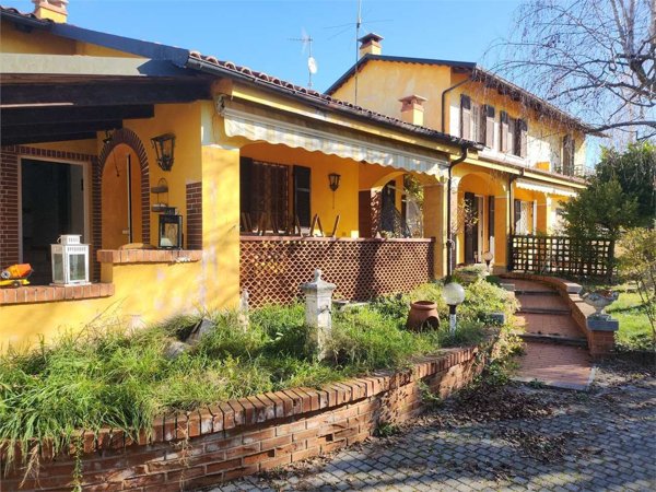 casa indipendente in vendita a Salmour