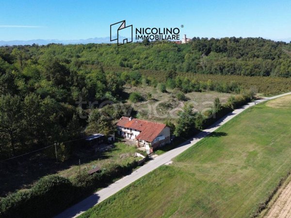 casa indipendente in vendita a Salmour