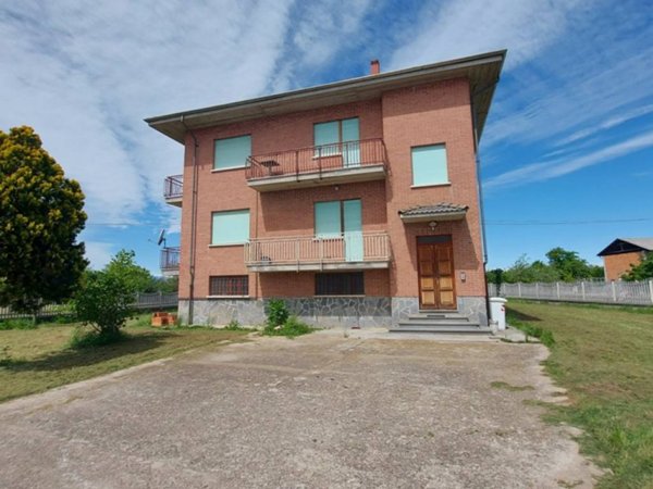 casa indipendente in vendita a Salmour