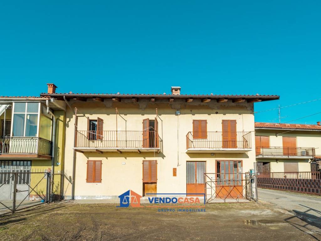 casa indipendente in vendita a Salmour