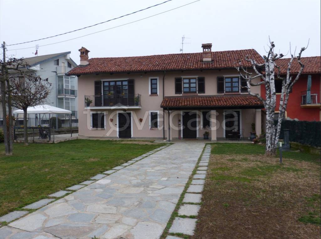 casa indipendente in vendita a Salmour