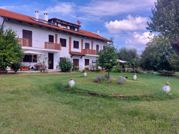 casa indipendente in vendita a Salmour