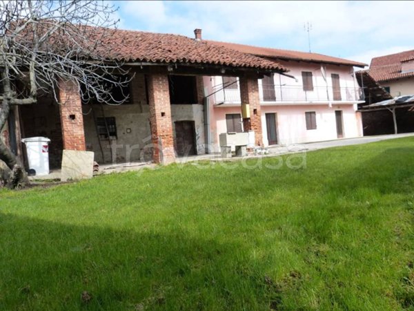 casa indipendente in vendita a Salmour