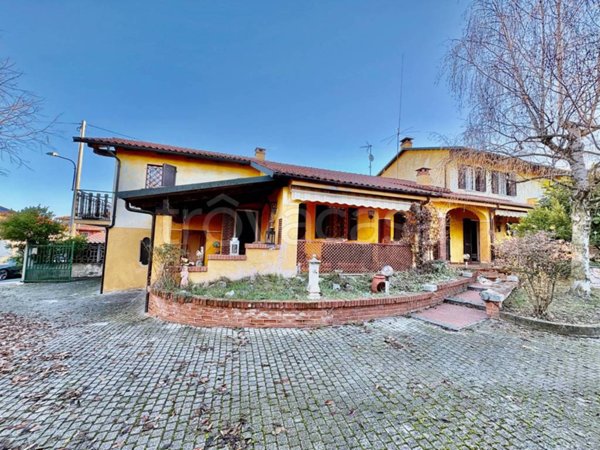 casa indipendente in vendita a Salmour