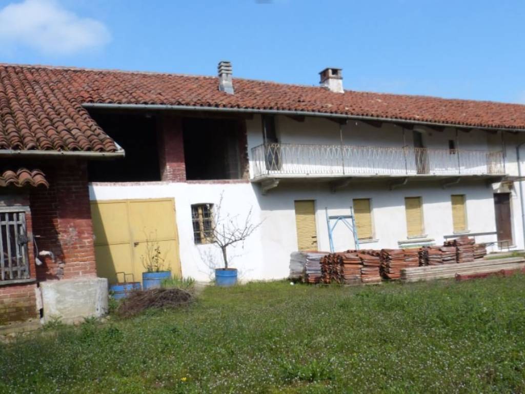 casa indipendente in vendita a Salmour