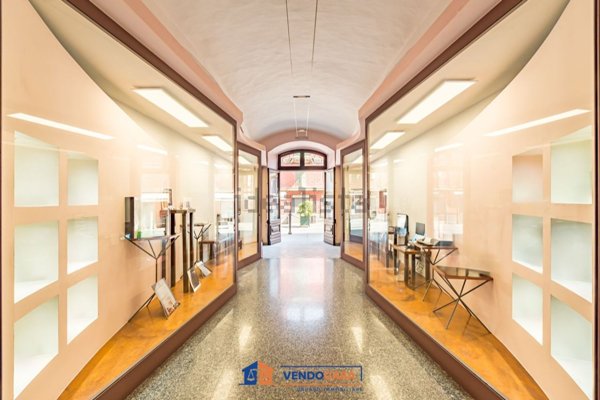 negozio in vendita a Saluzzo
