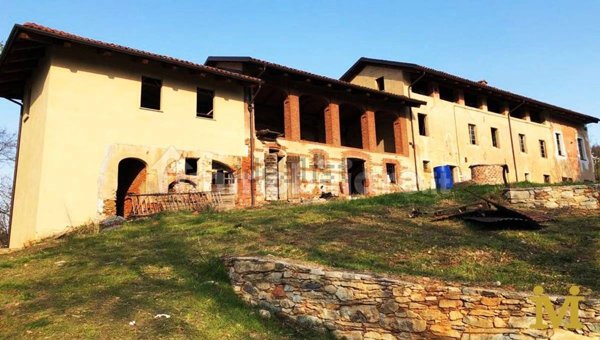 casa indipendente in vendita a Saluzzo in zona Castellar