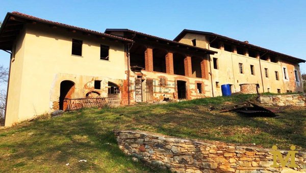 casa indipendente in vendita a Saluzzo in zona Castellar
