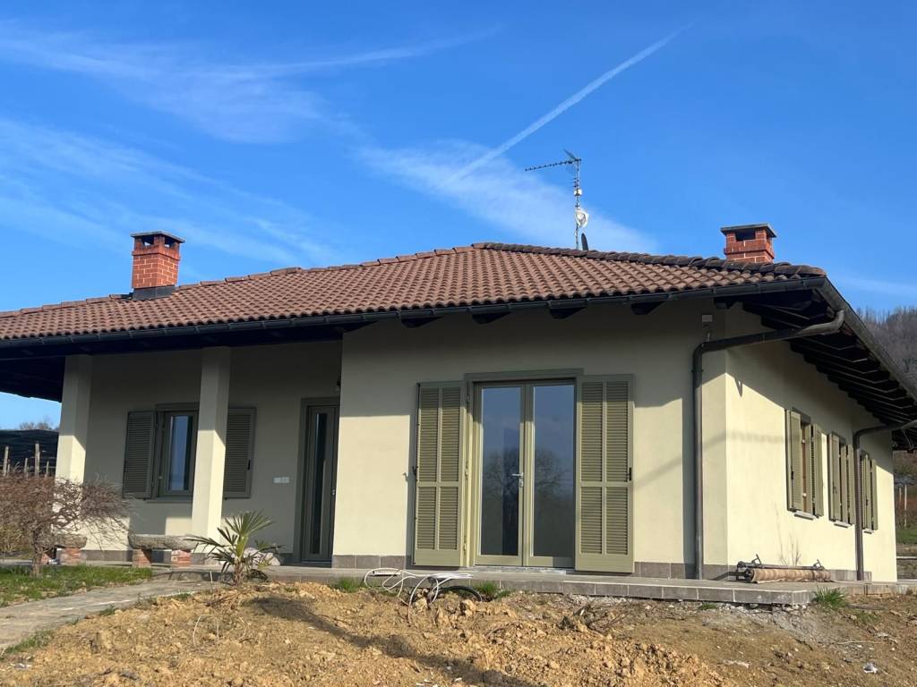 casa indipendente in vendita a Saluzzo in zona Castellar