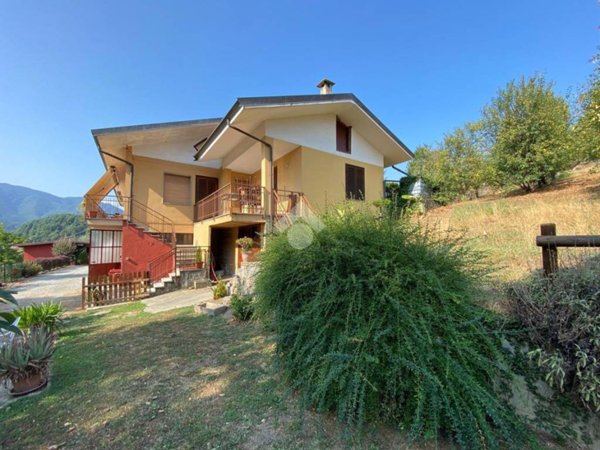 casa indipendente in vendita a Saluzzo in zona Castellar