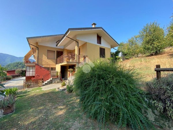 casa indipendente in vendita a Saluzzo in zona Castellar