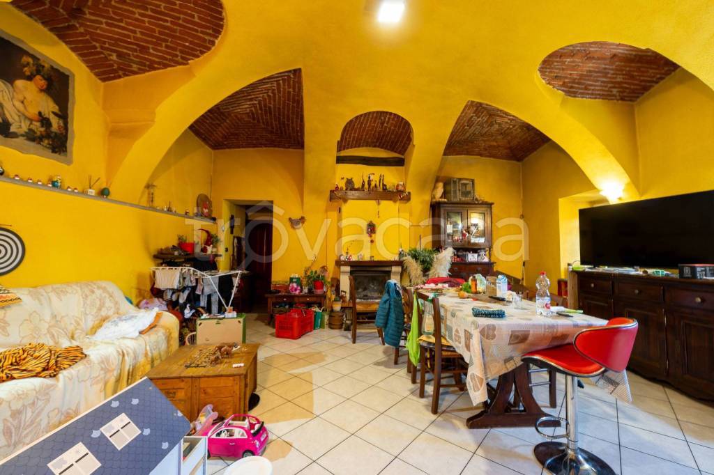 casa indipendente in vendita a Saluzzo in zona Castellar