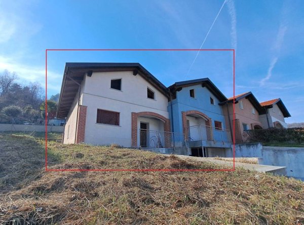 casa indipendente in vendita a Saluzzo in zona Castellar