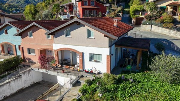 casa indipendente in vendita a Saluzzo in zona Castellar