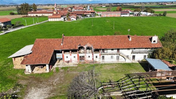 casale in vendita a Saluzzo in zona Via dei Romani