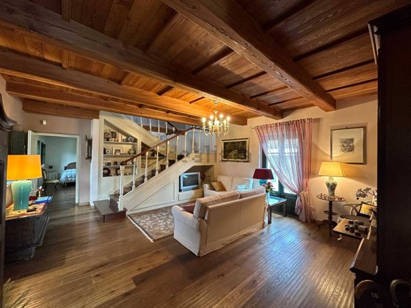 casale in vendita a Saluzzo in zona Castellar