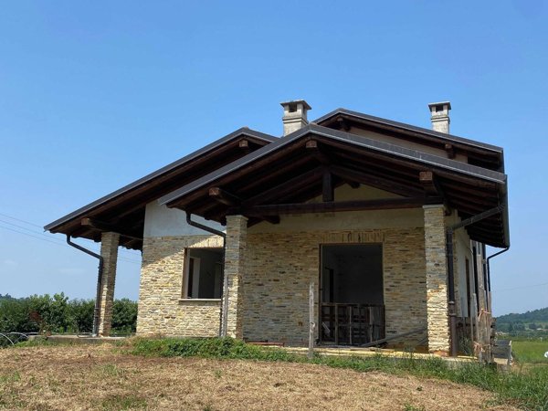 casa indipendente in vendita a Saluzzo in zona Castellar