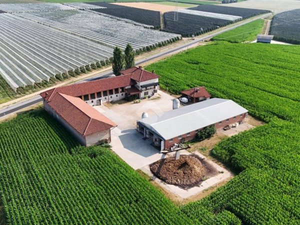 casa indipendente in vendita a Saluzzo in zona Ruata Eandi