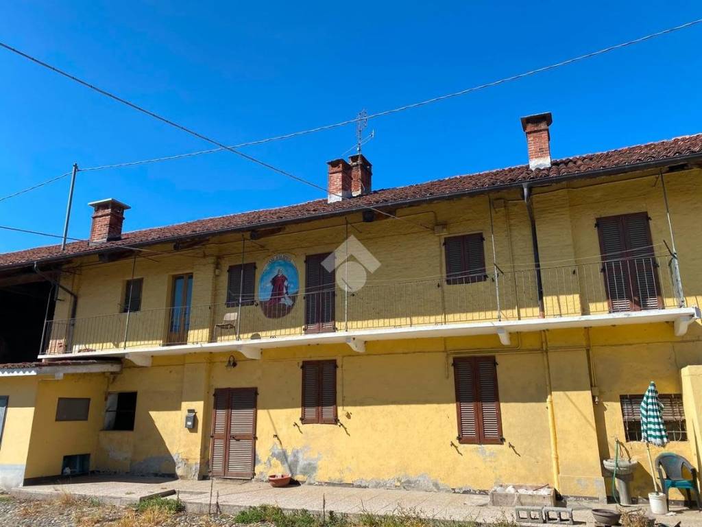 casa indipendente in vendita a Saluzzo in zona Via dei Romani