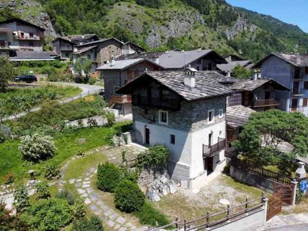 casa indipendente in vendita a Sampeyre in zona Sant'Anna