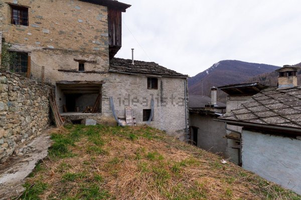 appartamento in vendita a Sampeyre