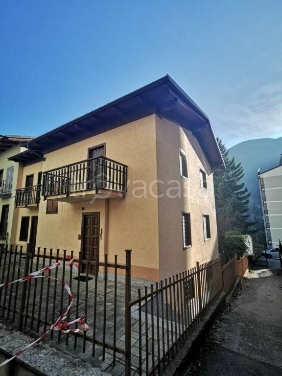 casa indipendente in vendita a Sampeyre