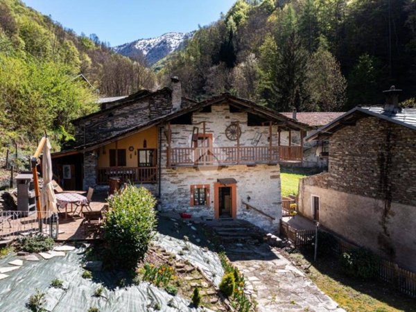 casa semindipendente in vendita a Sampeyre