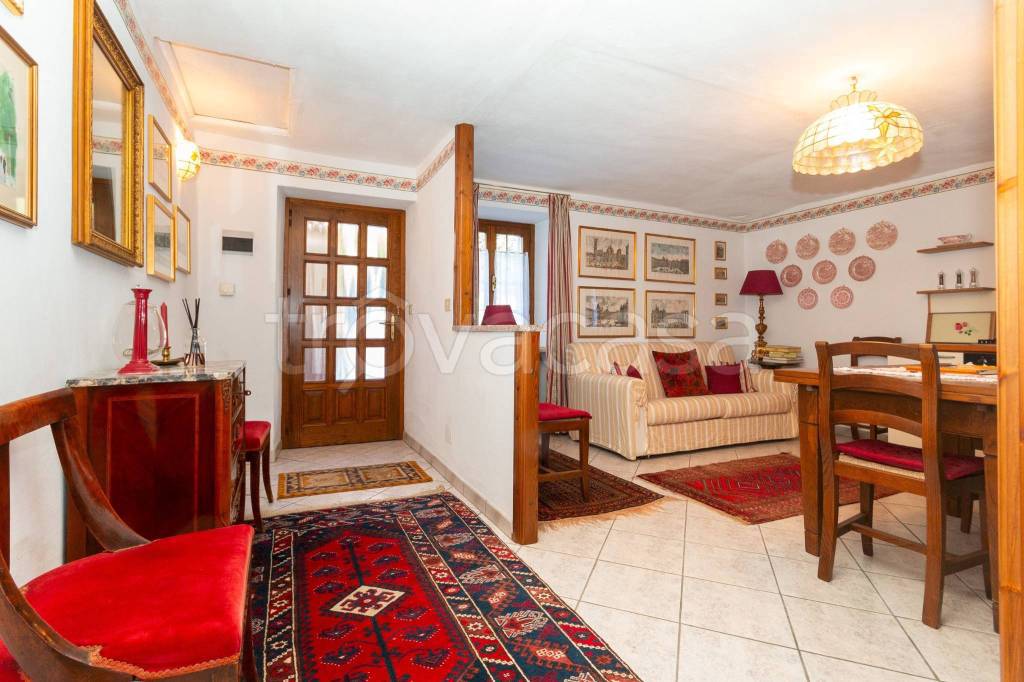 casa indipendente in vendita a Sampeyre in zona Villar