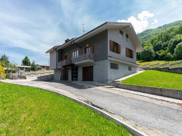 casa indipendente in vendita a Sampeyre