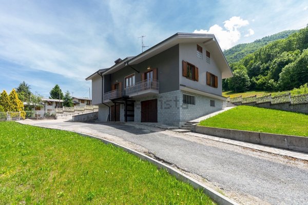 casa indipendente in vendita a Sampeyre