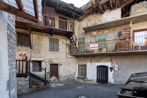 casale in vendita a Sampeyre in zona Sant'Anna