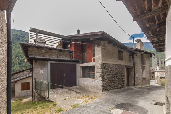 casa indipendente in vendita a Sampeyre in zona Villar