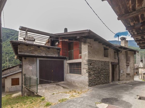 casa indipendente in vendita a Sampeyre in zona Villar
