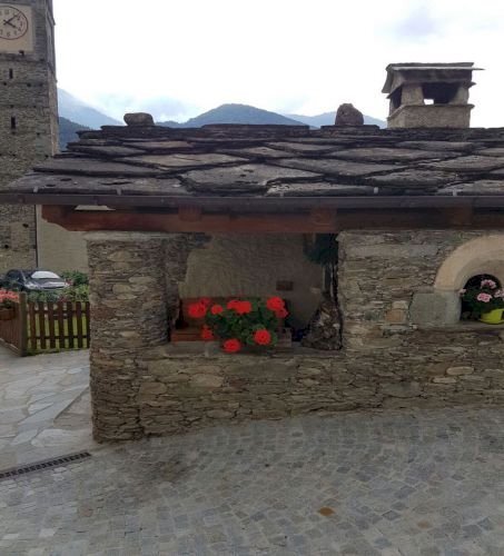 casa indipendente in vendita a Sampeyre in zona Rore