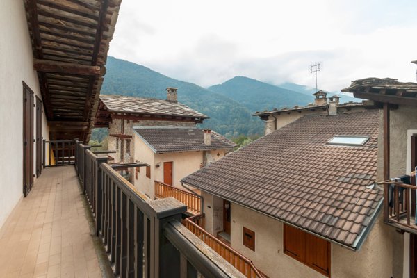 casa indipendente in vendita a Sampeyre in zona Rore