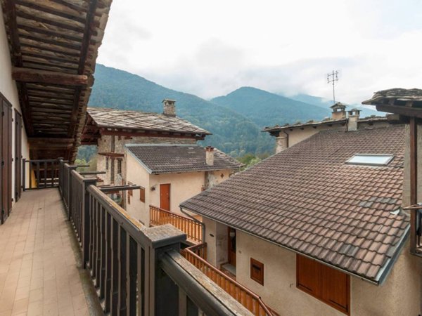 casa indipendente in vendita a Sampeyre in zona Rore