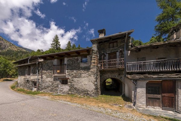 appartamento in vendita a Sampeyre in zona Rore