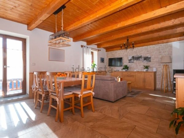 casa semindipendente in vendita a Sampeyre