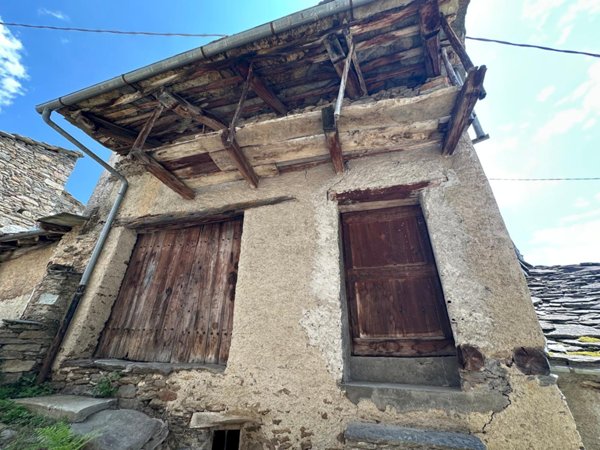 casale in vendita a Sampeyre