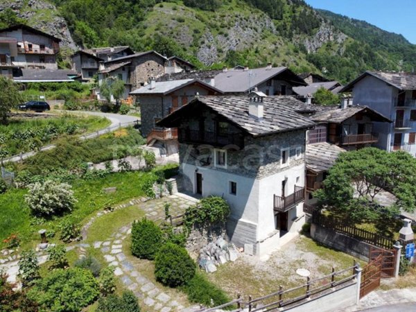 casa indipendente in vendita a Sampeyre in zona Sant'Anna