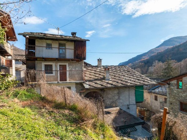 casa indipendente in vendita a Sampeyre in zona Sant'Anna