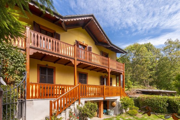 casa indipendente in vendita a Sampeyre