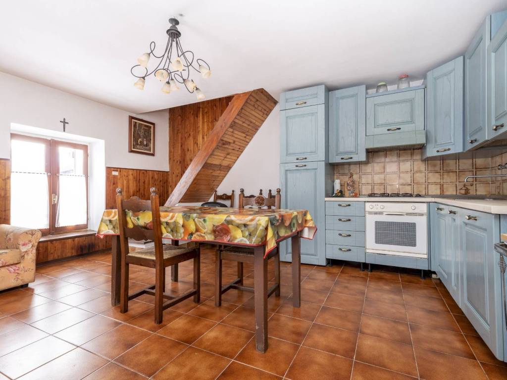 casa indipendente in vendita a Sampeyre