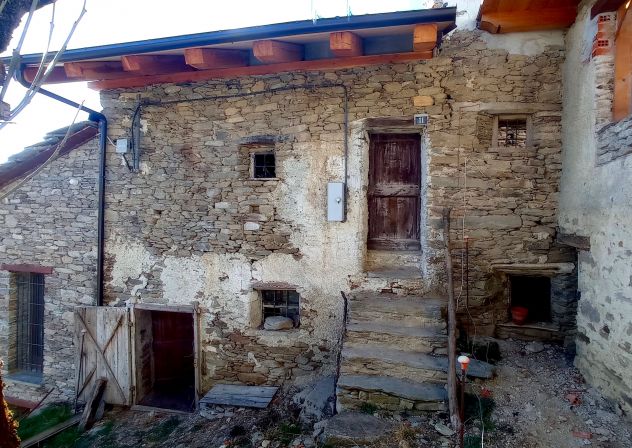 casale in vendita a Sampeyre in zona Dragoniere