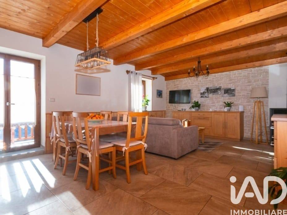 casa indipendente in vendita a Sampeyre in zona Becetto